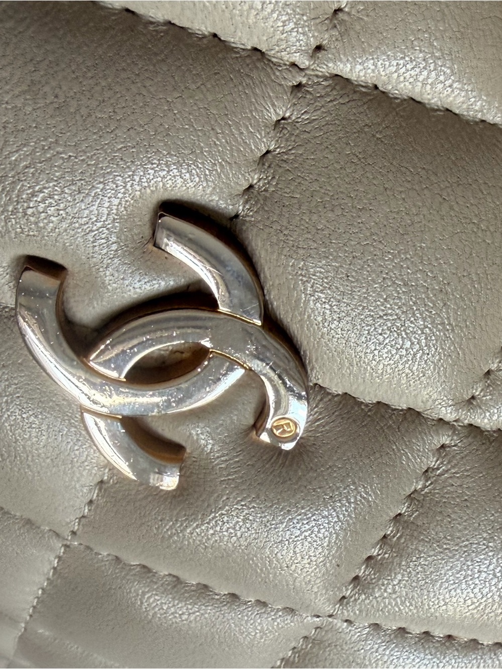 CHANEL Quilted Shoulder Bag in Pearl White with Gold Hardware - Picture 8 of 11